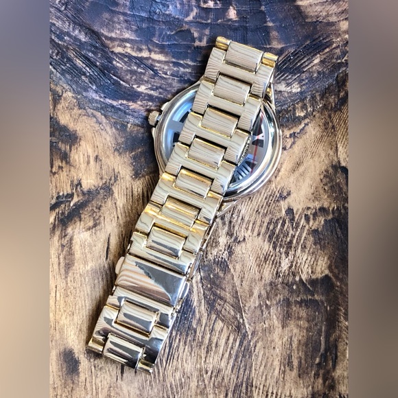 Women’s Gold-Tone XOXO Quartz Watch - Picture 11 of 13